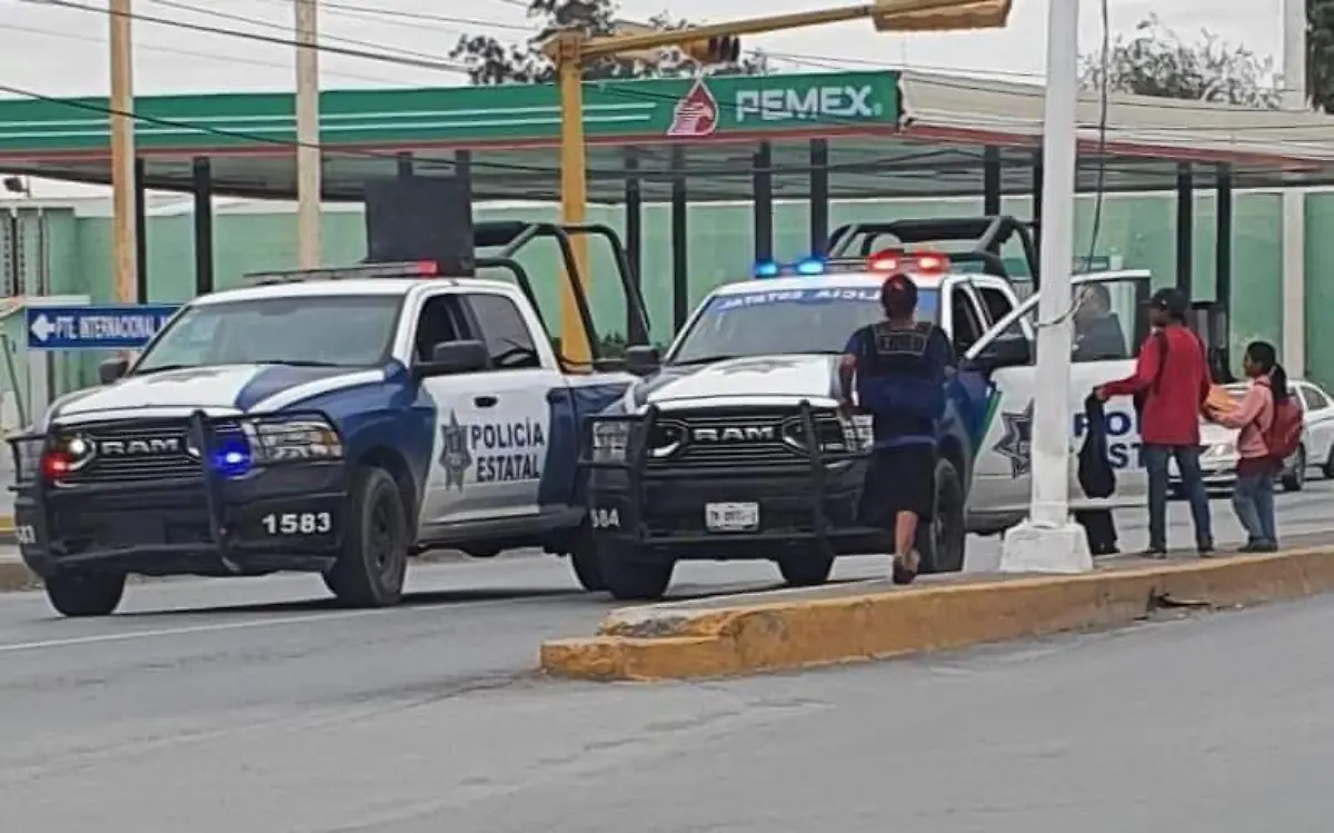 Los policías que integran la Guardia Estatal en Tamaulipas tomaron la iniciativa de llevar pizzas a los niños del crucero SSP